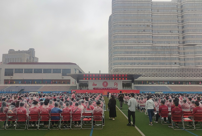 成人深夜小视频館擴聲係統在校園典禮中的應用